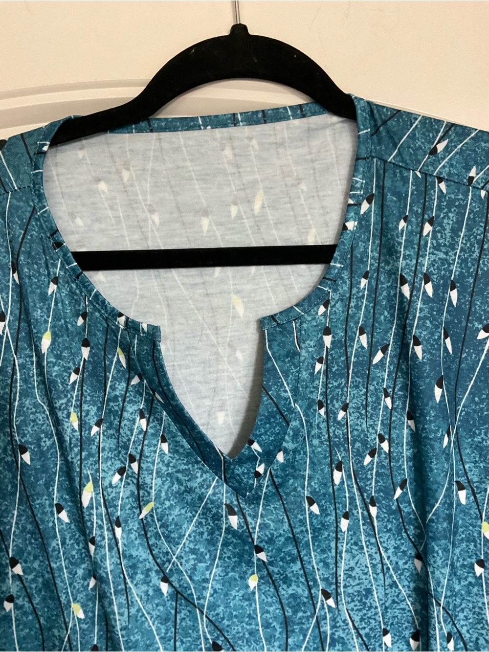 NWT Teal Patterned Women's Split-Neck Blouse Size XXL - Picture 3 of 9